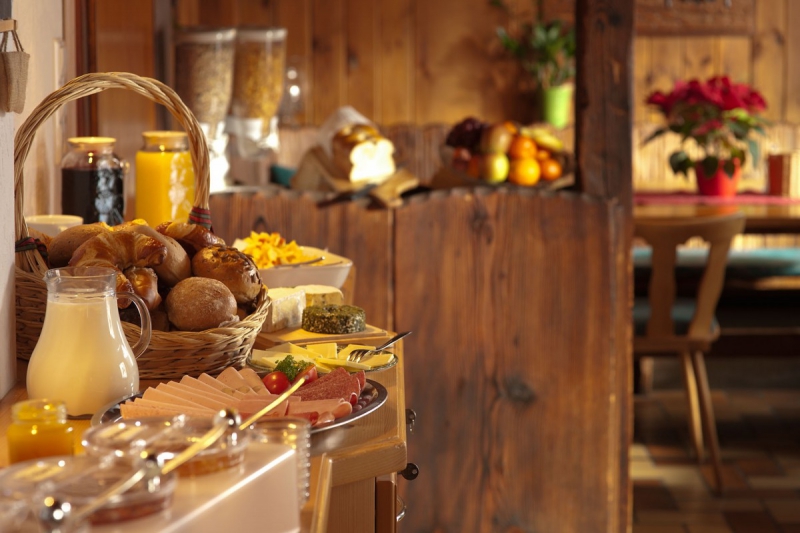 boulangerie-FALICON-min_breakfast_buffet_food_restaurant_meal_hotel_plate_fresh-718745